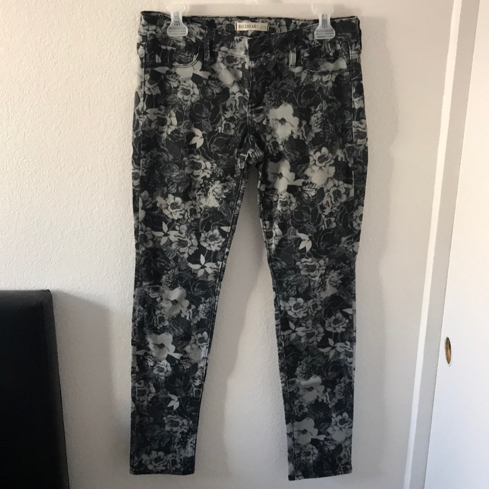 Floral black & gray pants